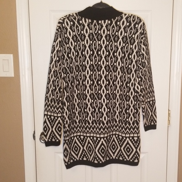 Delia McKain, black and white tunic/sweater sz med - Picture 2 of 3